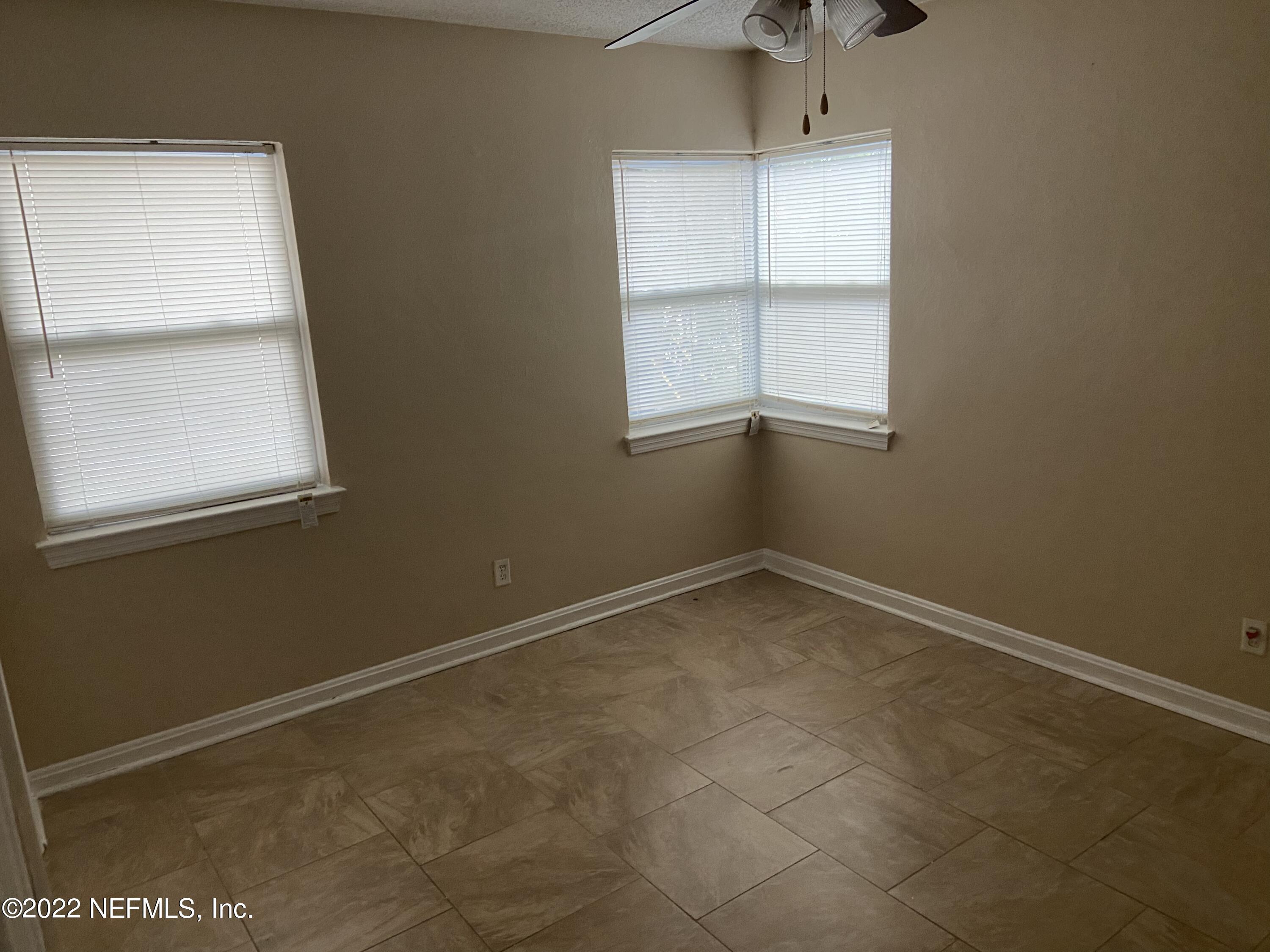 2158 Spring Park Road Jacksonville, FL 32207 - Photo 12 of 15 an empty room with a window