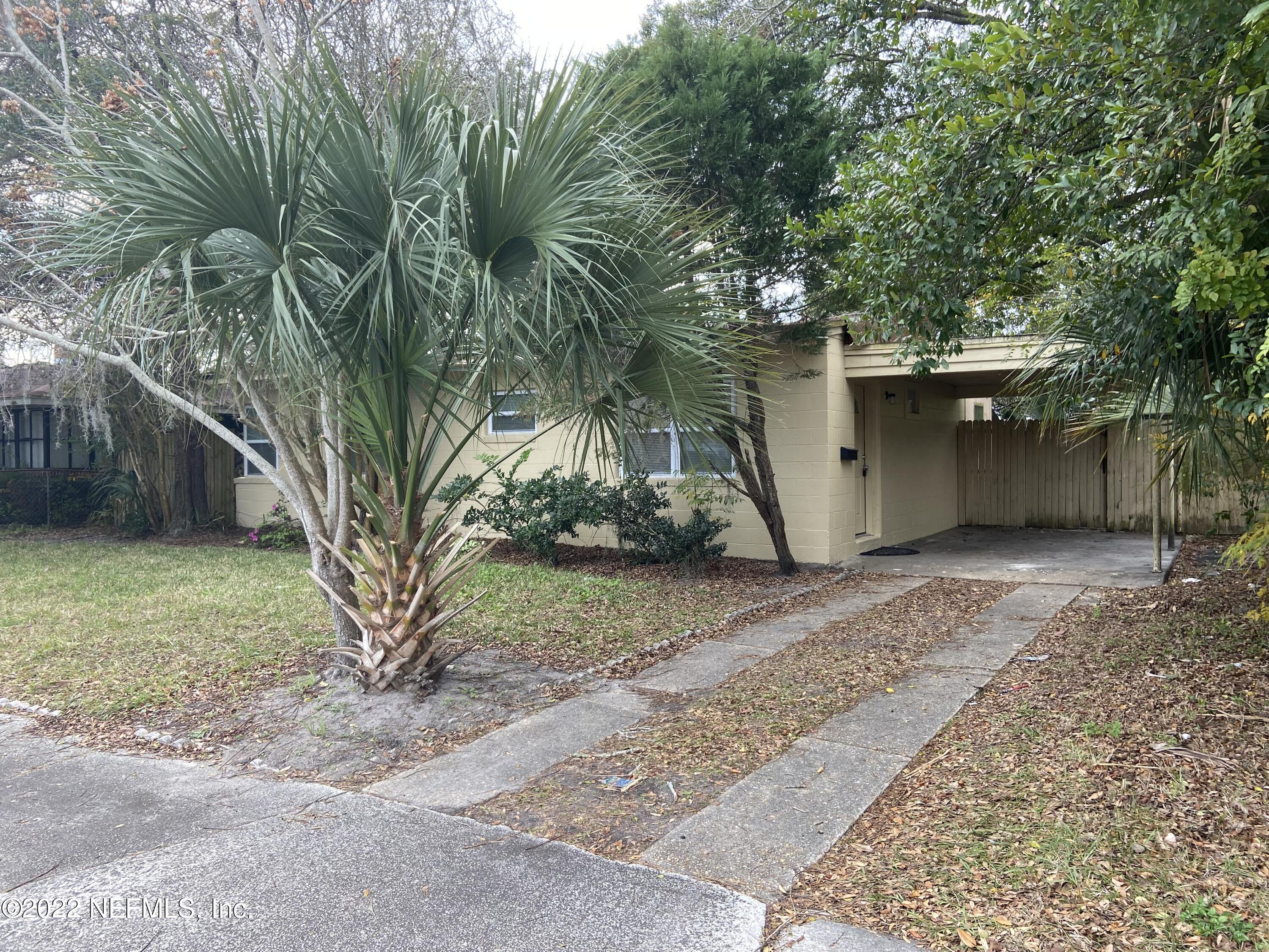 2158 Spring Park Road Jacksonville, FL 32207 - Photo 2 of 15 a view of a house with a yard and garage