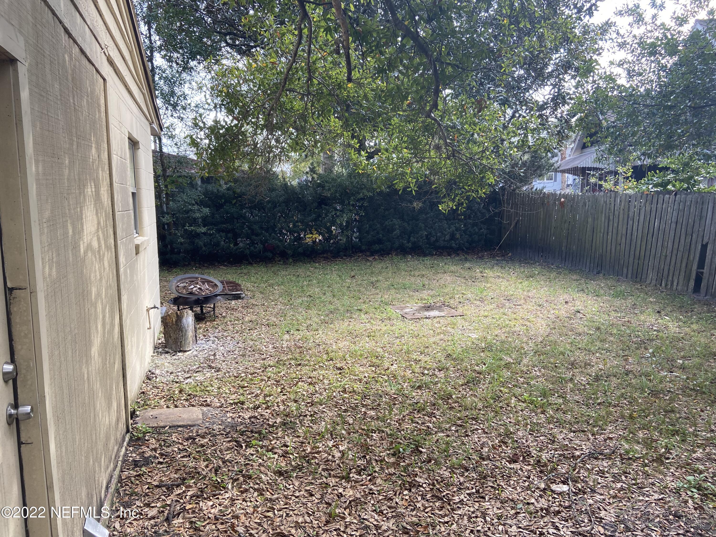 2158 Spring Park Road Jacksonville, FL 32207 - Photo 4 of 15 a view of a back yard