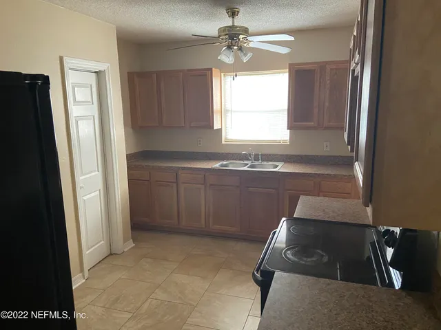 $1,200 | 2158 Spring Park Road, Jacksonville, FL 32207