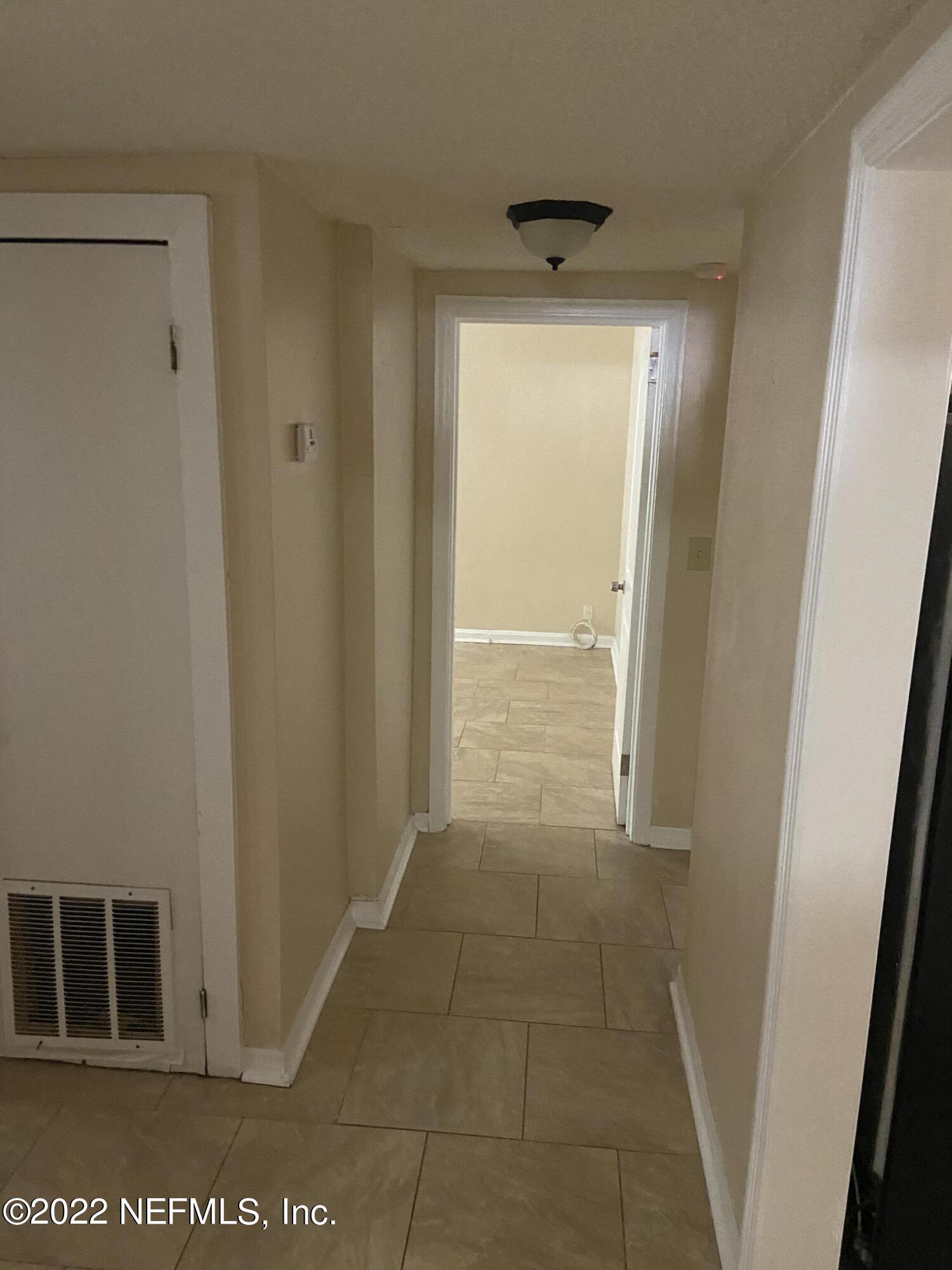 2158 Spring Park Road Jacksonville, FL 32207 - Photo 9 of 15 a view of hallway with window