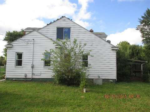 4314 South Center Road Burton, MI 48519 - Photo 3 of 26 20447072-2.JPG