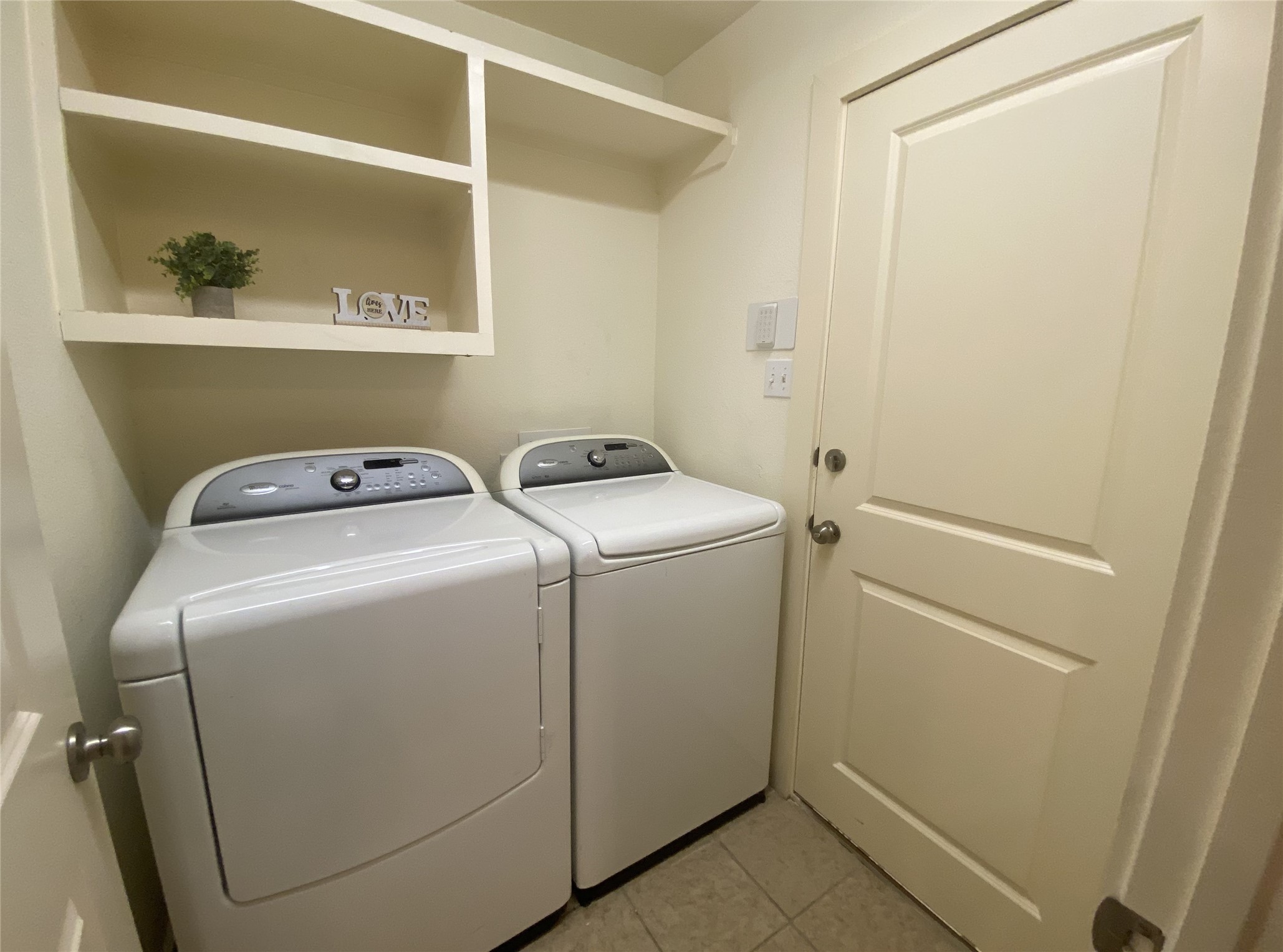 6057 Yale Street Houston, TX 77076 - Photo 30 of 49 a utility room with dryer and washer