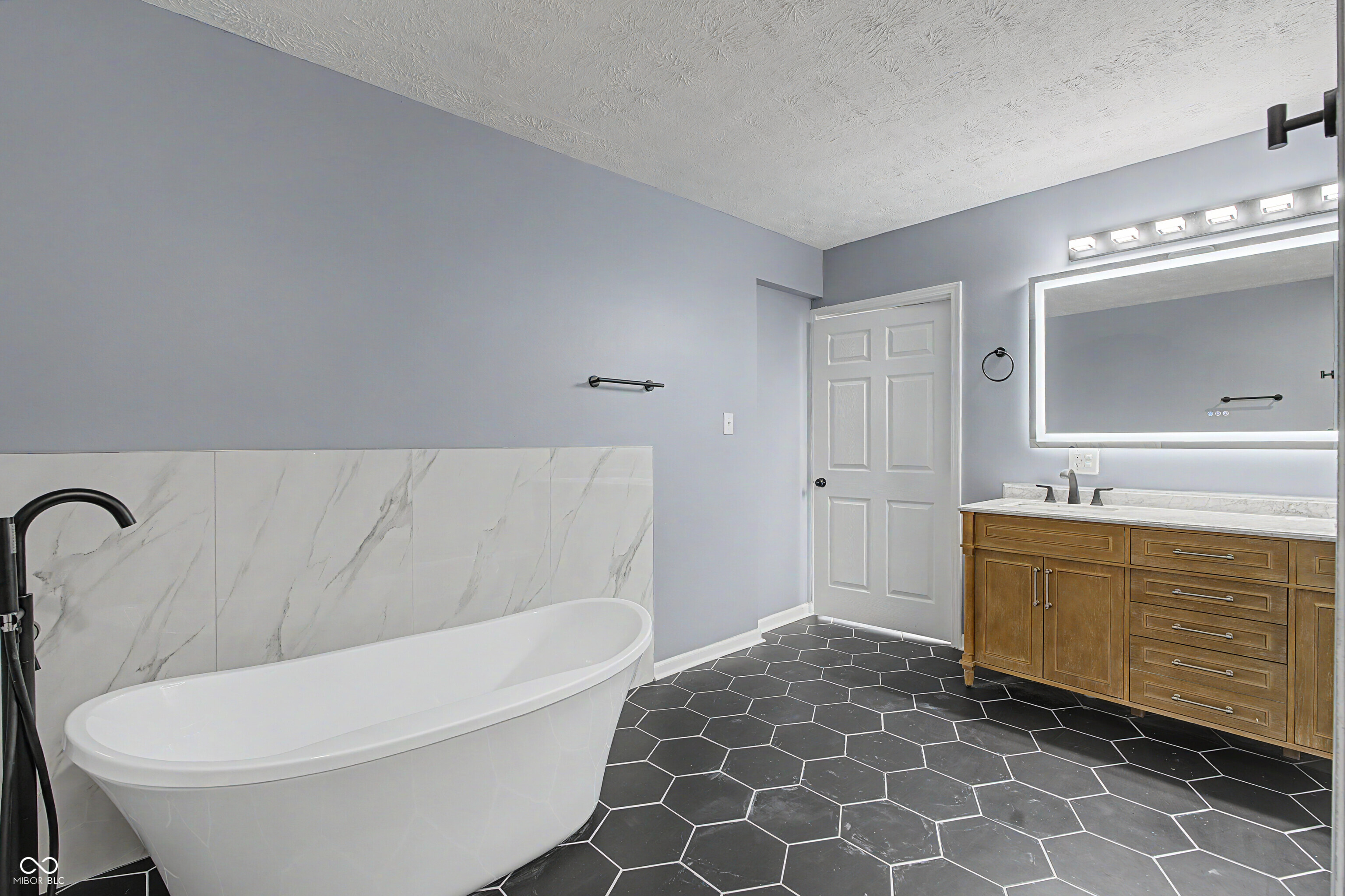 409 North Walnut Street Alexandria, IN 46001 - Photo 12 of 28