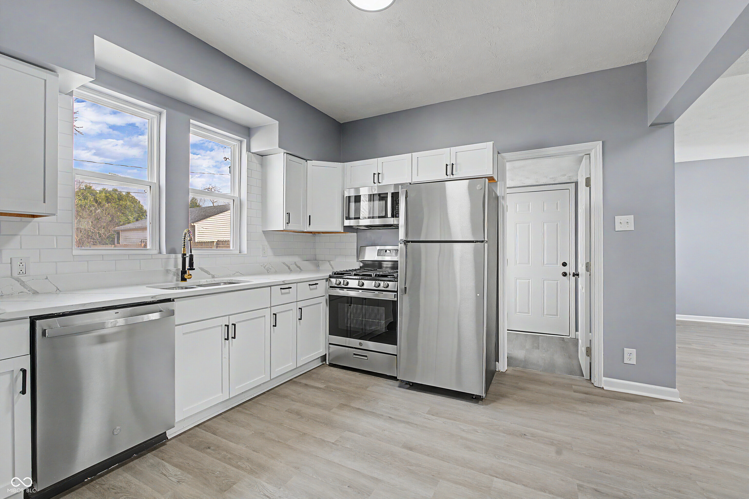 409 North Walnut Street Alexandria, IN 46001 - Photo 7 of 28