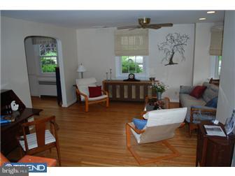 215 Canterbury Road Havertown, PA 19083 - Photo 5 of 12 Living Room