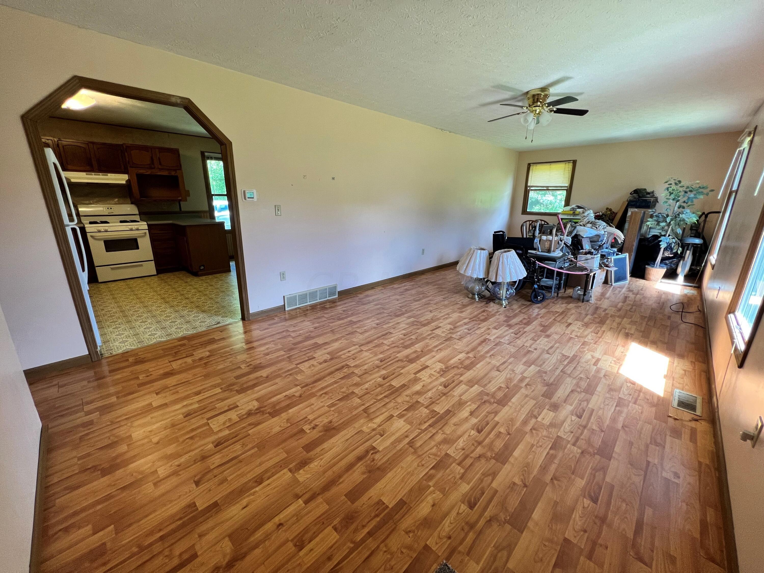 36312 Lime Bank Road Logan, OH 43138 - Photo 7 of 39 LIving