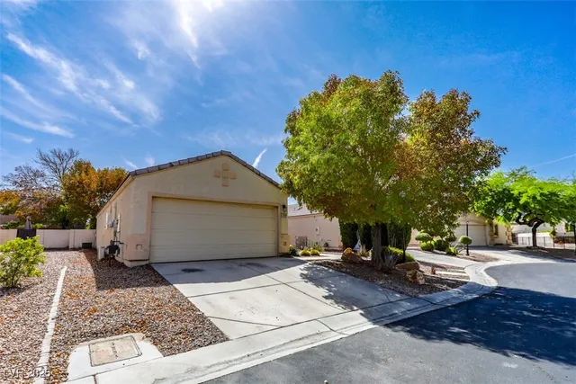 $1,890 | 6208 Grizzly Gorge Street, Las Vegas, NV 89130