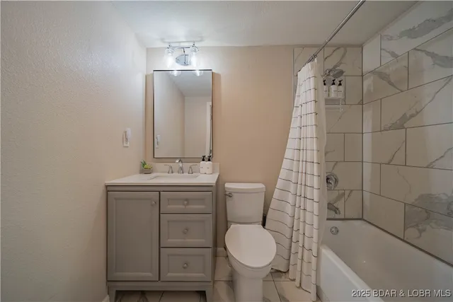 $1,800,000 | 394-406 Highly Drive, Sunrise Beach, MO 65079