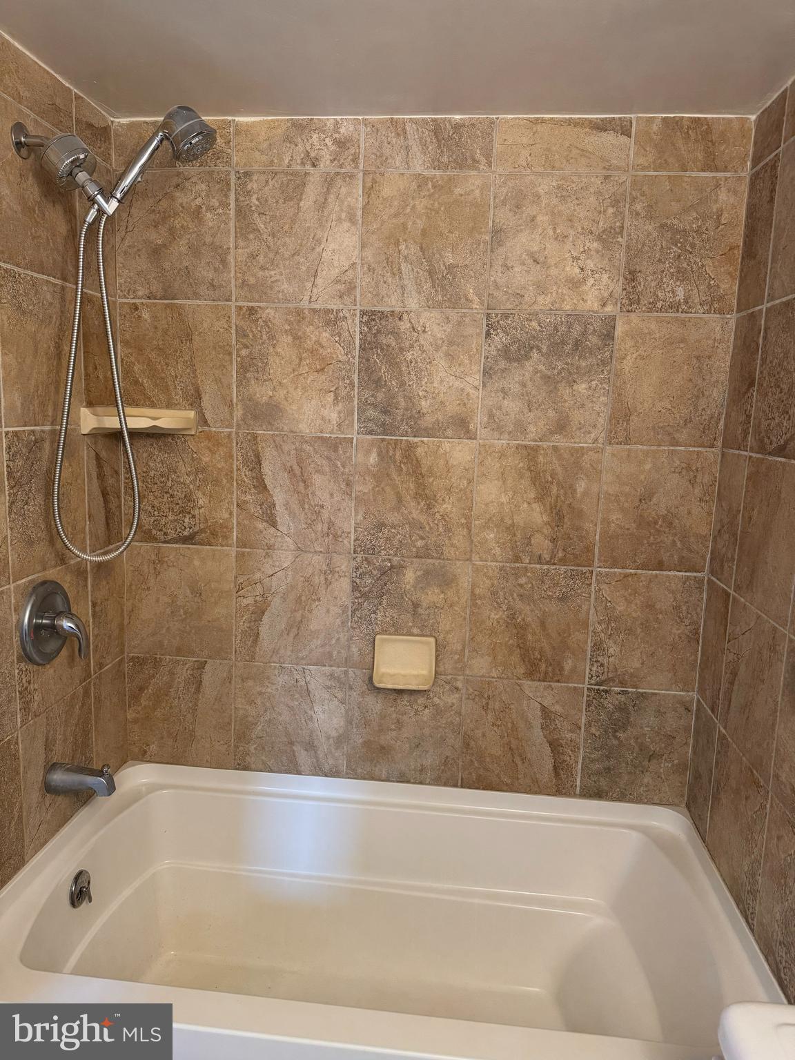 7597 Gales Court, Unit 7A 202 Manassas, VA 20109 - Photo 10 of 16 a bathroom with a bathtub