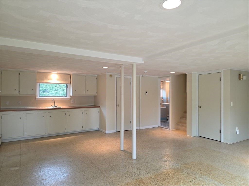 40 Russet Way Cranston, RI 02920 - Photo 25 of 35