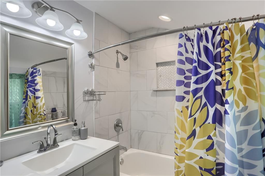 184 Poplar Ridge Road Pittsburgh, PA 15235 - Photo 8 of 14 Gallery Image 8