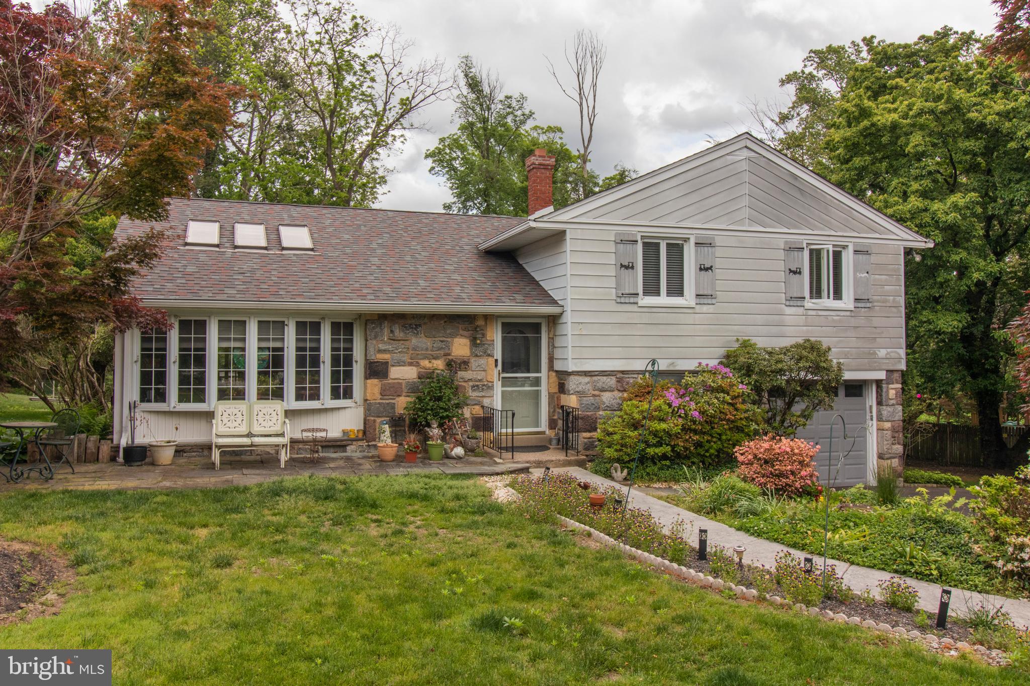 645 Hoyt Road Huntingdon Valley, PA 19006 - Photo 2 of 29