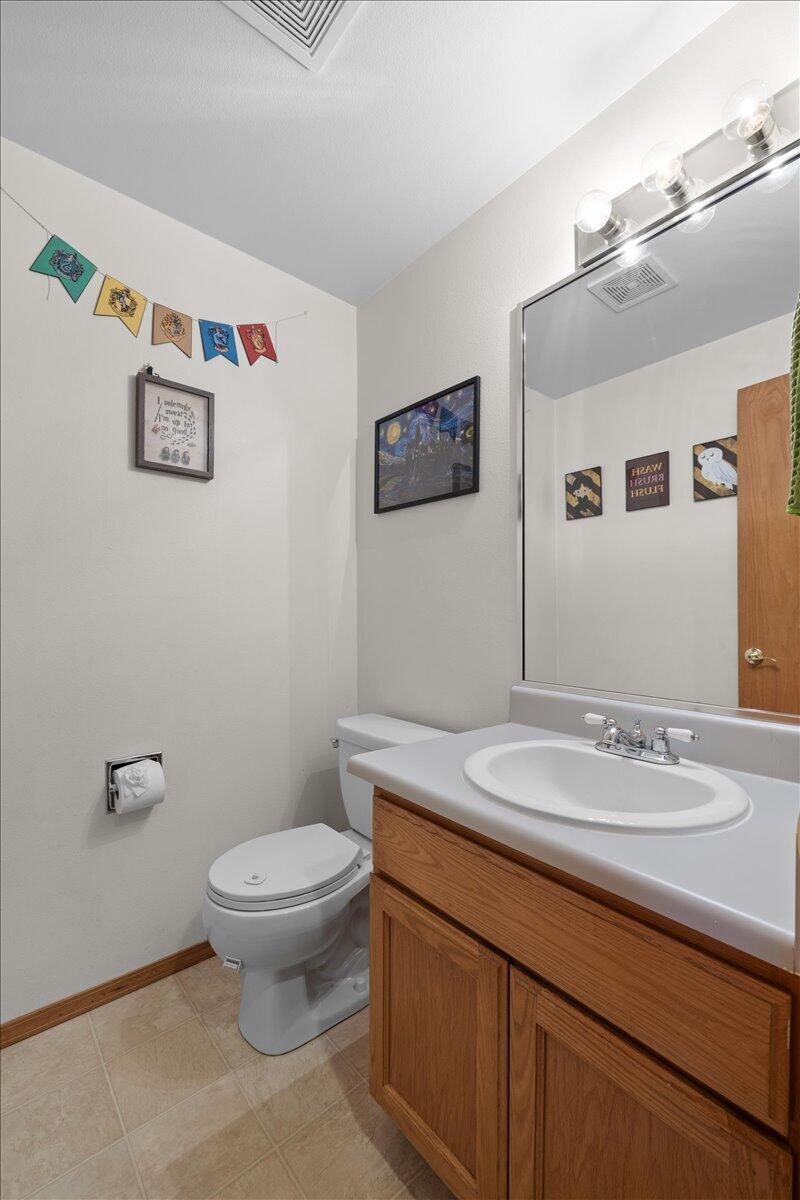 752 Mallory Court Central Point, OR 97502 - Photo 21 of 32 a bathroom with a granite countertop sink mirror vanity and toilet
