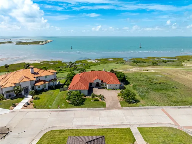 $1,735,000 | 112 Baypoint Drive, Portland, TX 78374