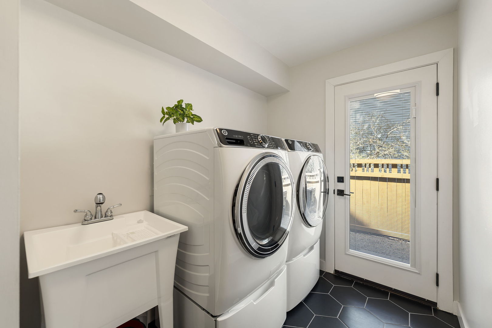 675 Cavalcade Circle Naperville, IL 60540 - Photo 44 of 58 a utility room with dryer and washer
