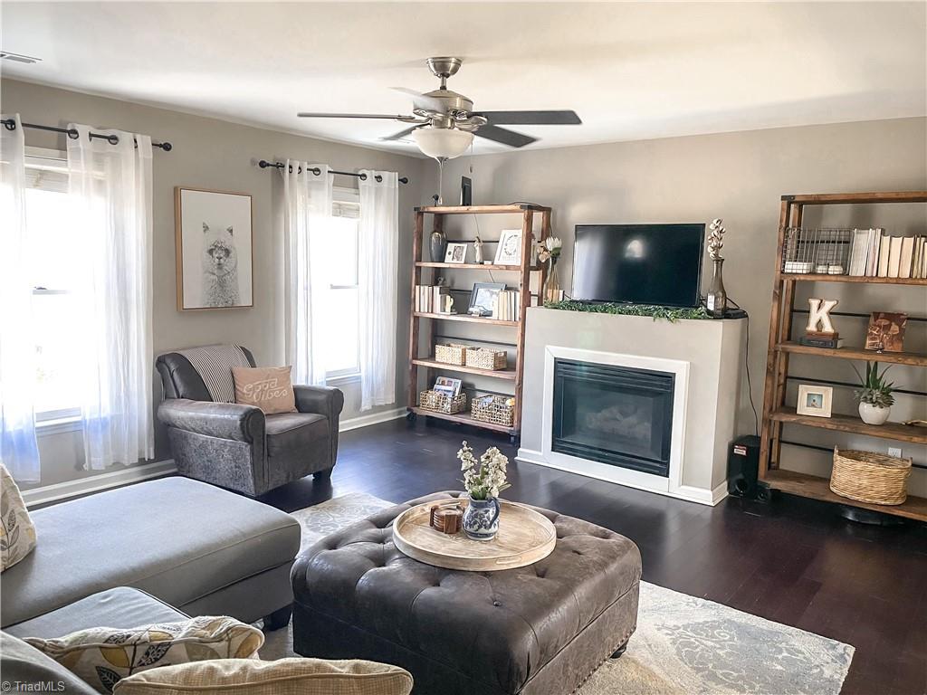 3933 Laurel Grove Road Winston-Salem, NC 27127 - Photo 3 of 22 Living room