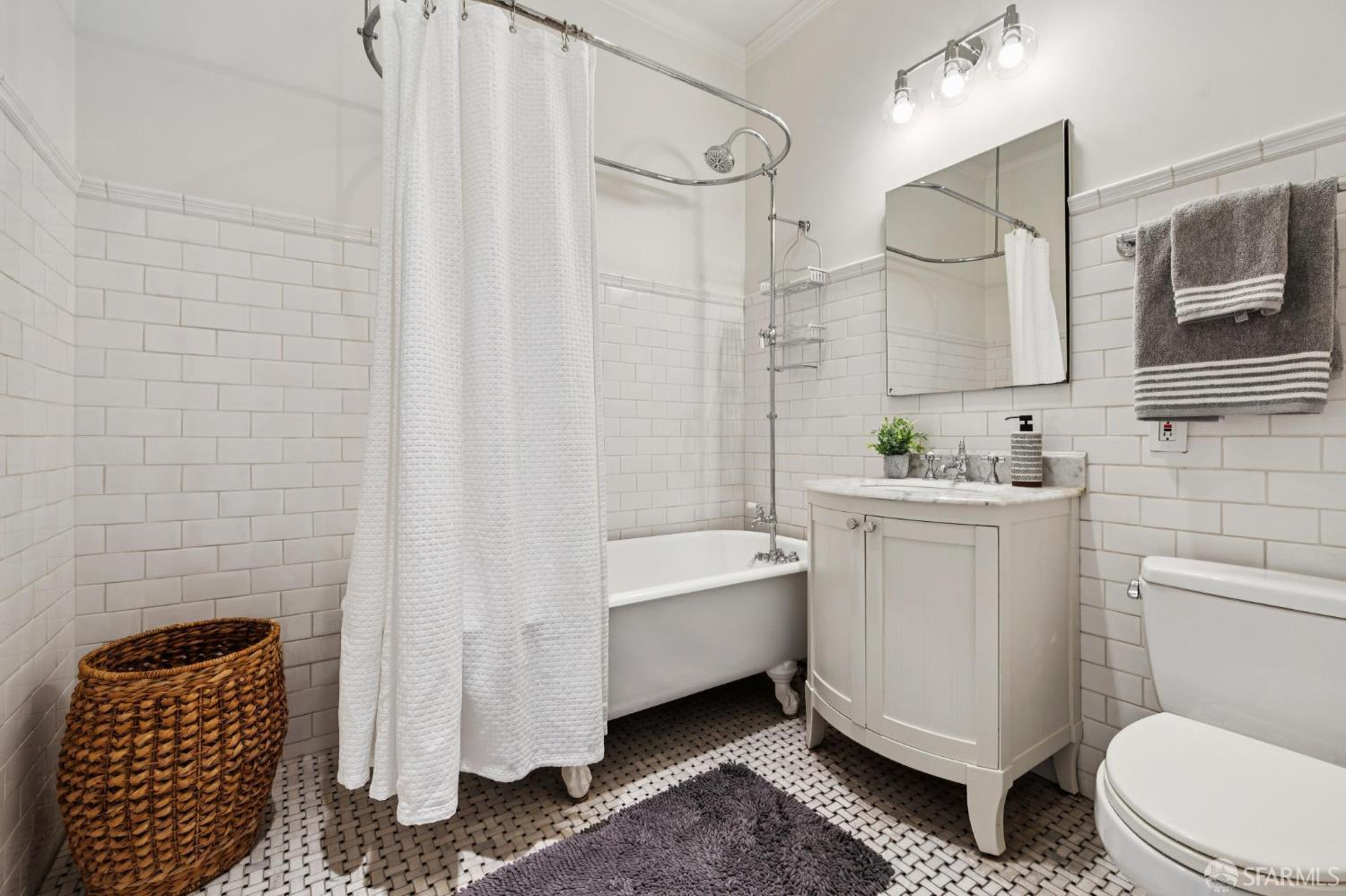 440 Laurel Street San Francisco, CA 94118 - Photo 22 of 24 a bathroom with a sink toilet and shower