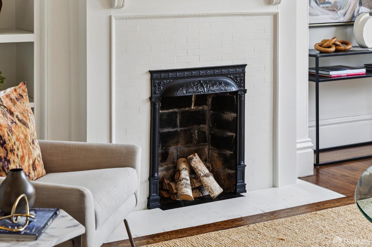 440 Laurel Street San Francisco, CA 94118 - Photo 8 of 24 a living room with furniture and a window