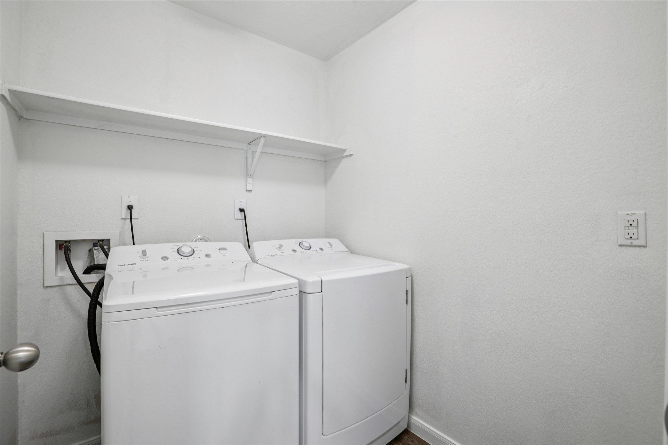 221 Alpha Kyle, TX 78640 - Photo 25 of 37 Laundry area featuring baseboards and washing machine and clothes dryer