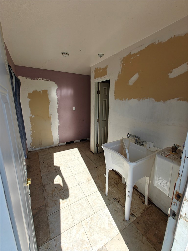 31576 Emerald Road Lucerne Valley, CA 92356 - Photo 12 of 51 a view of a hallway with seating area