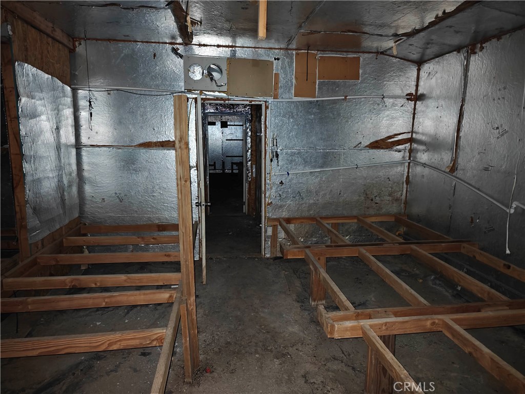 31576 Emerald Road Lucerne Valley, CA 92356 - Photo 29 of 51 a bathroom with a shower