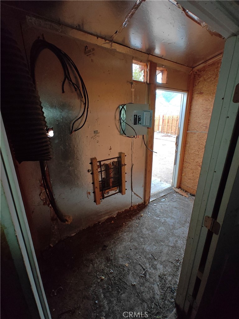 31576 Emerald Road Lucerne Valley, CA 92356 - Photo 33 of 51 a view of living room