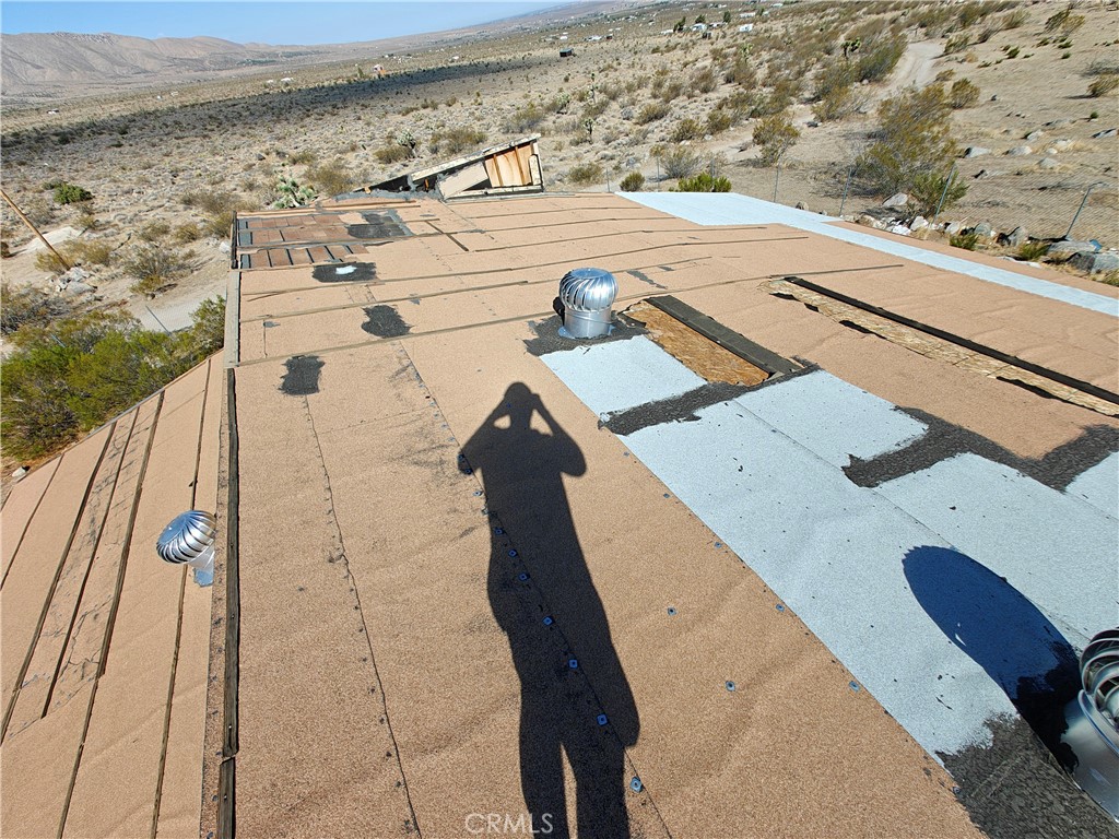 31576 Emerald Road Lucerne Valley, CA 92356 - Photo 45 of 51 a view of roof