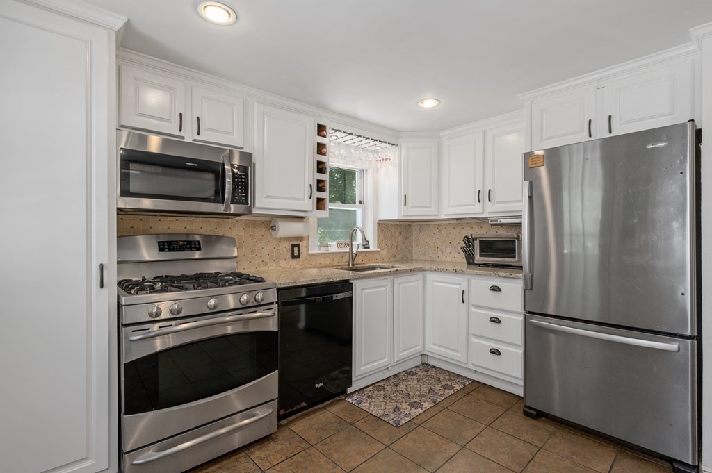 43 Wingate Road Weymouth, MA 02189 - Photo 13 of 42 Gallery Image 13