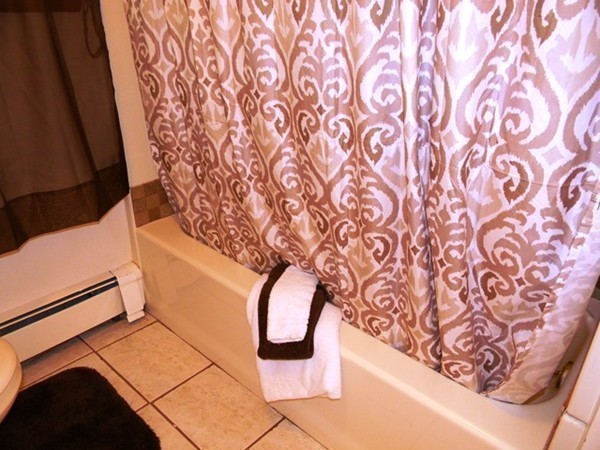 185 Athol Road Phillipston, MA 01331 - Photo 19 of 29 a bathroom with a bathtub