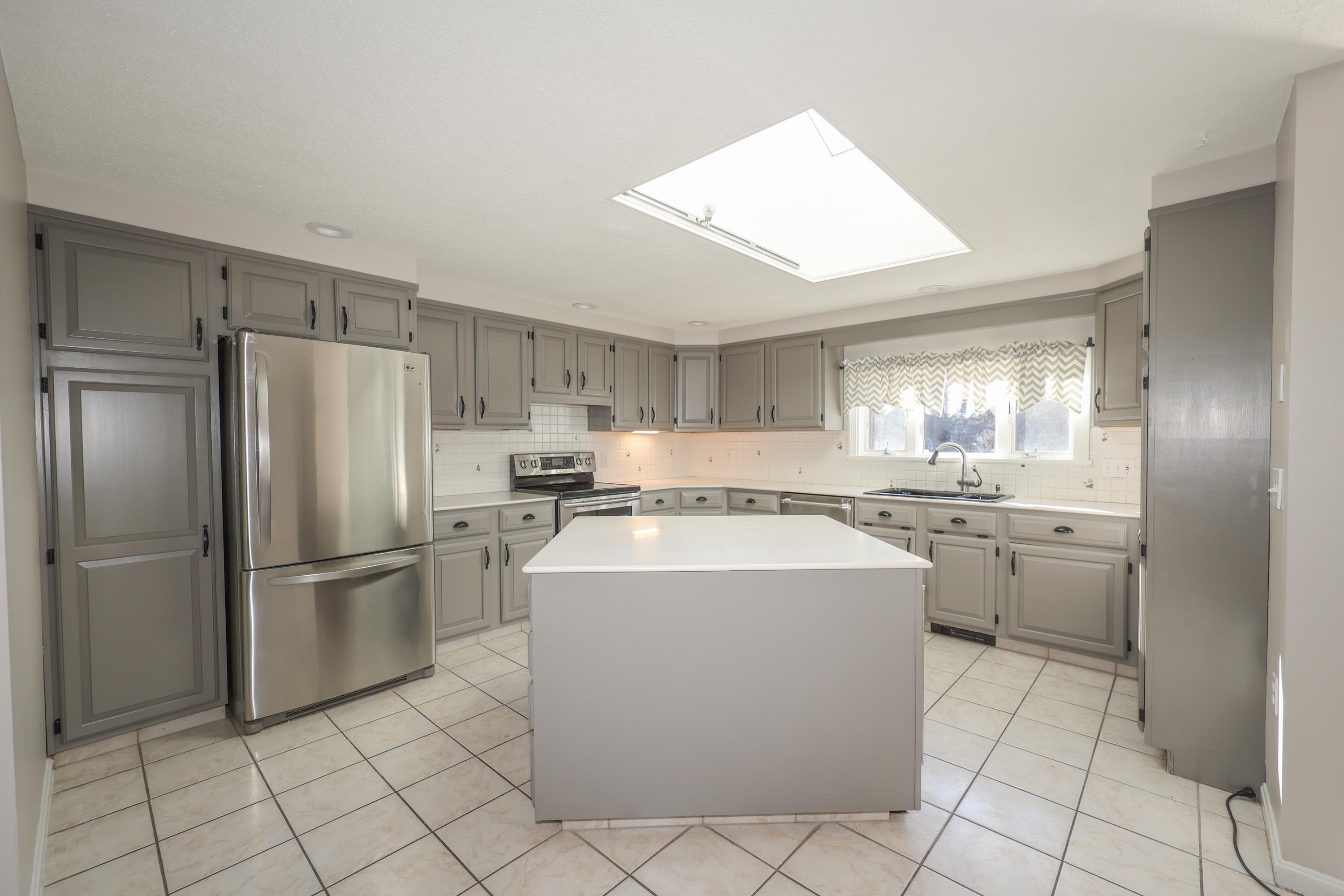 27 Juniper Drive Bedford, NH 03110 - Photo 18 of 40