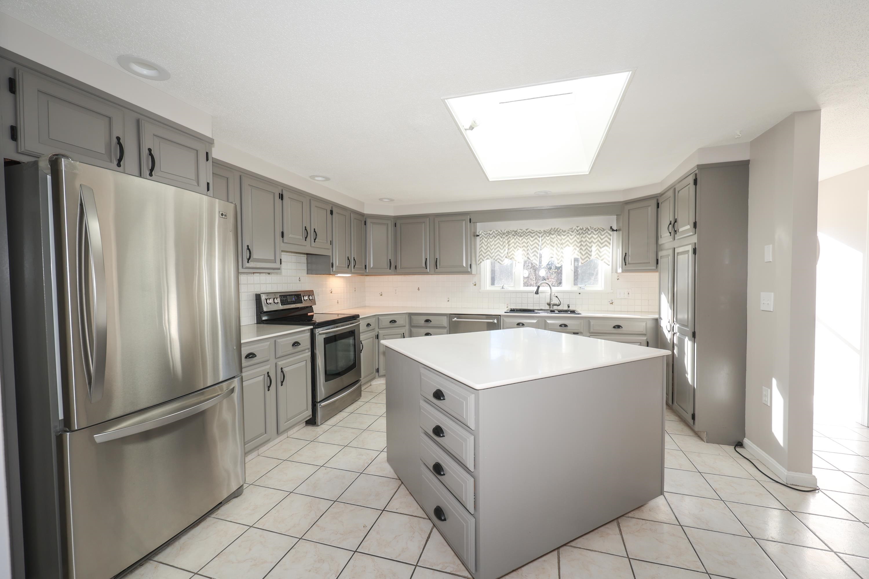 27 Juniper Drive Bedford, NH 03110 - Photo 19 of 40