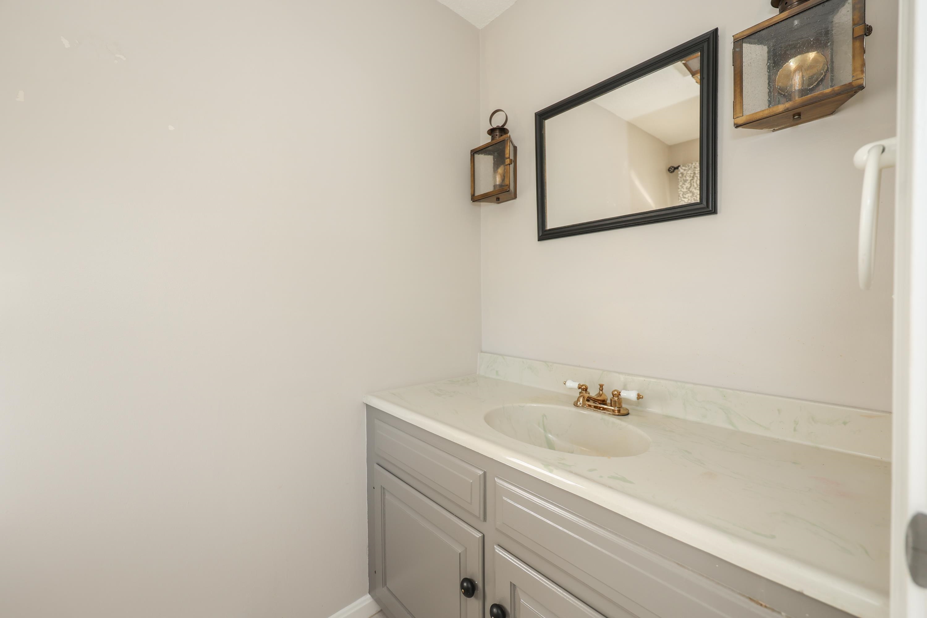 27 Juniper Drive Bedford, NH 03110 - Photo 23 of 40