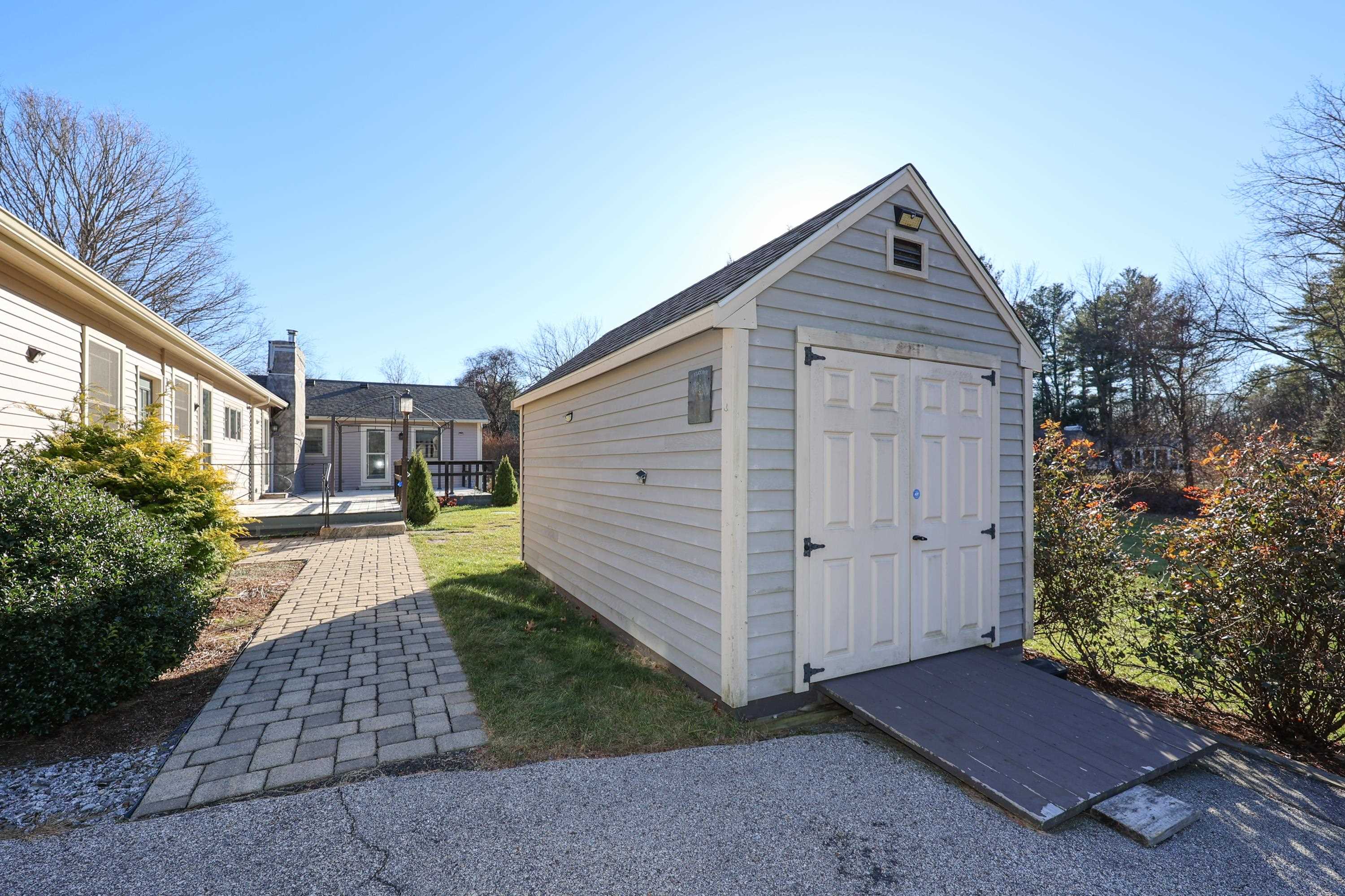 27 Juniper Drive Bedford, NH 03110 - Photo 4 of 40