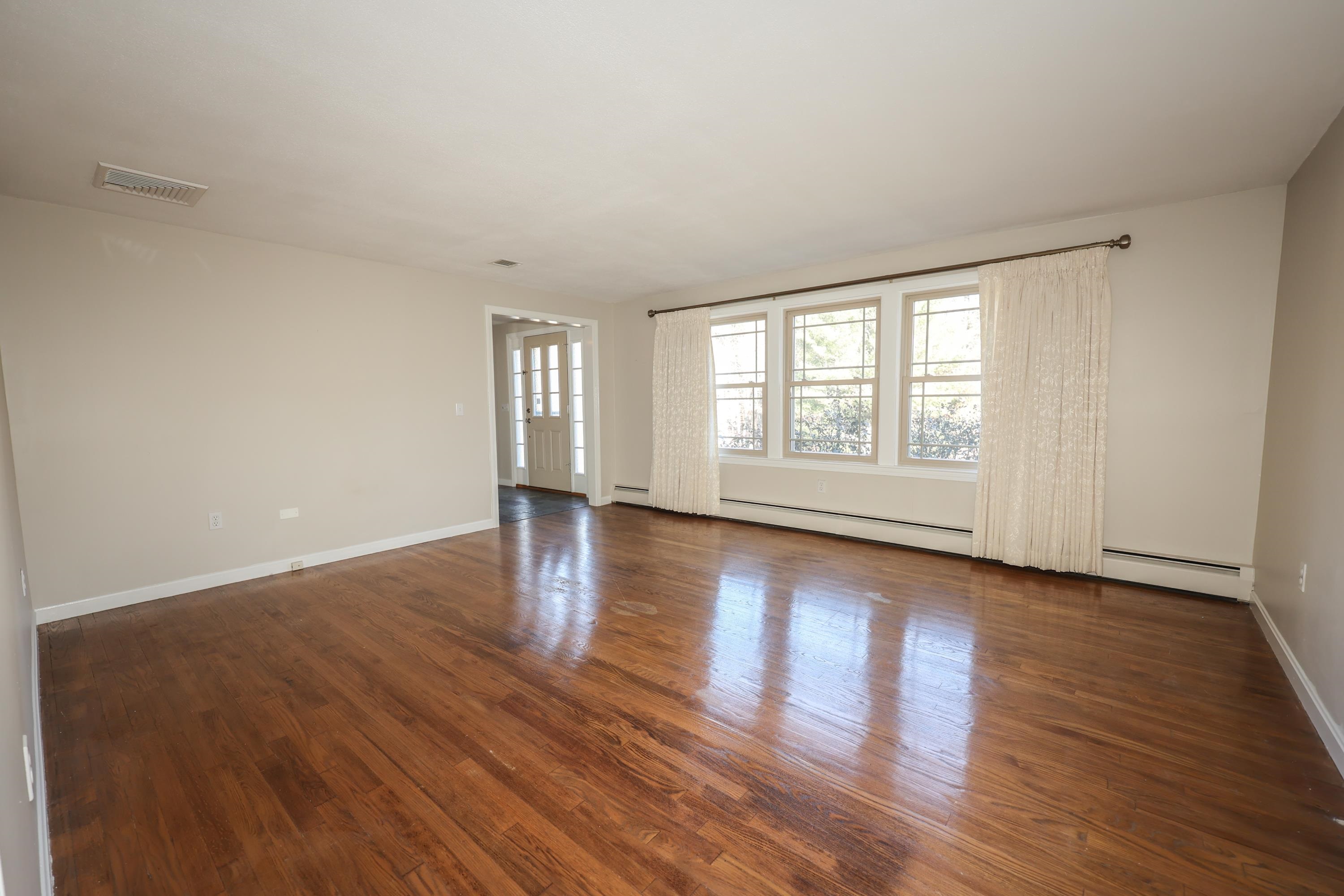 27 Juniper Drive Bedford, NH 03110 - Photo 10 of 40