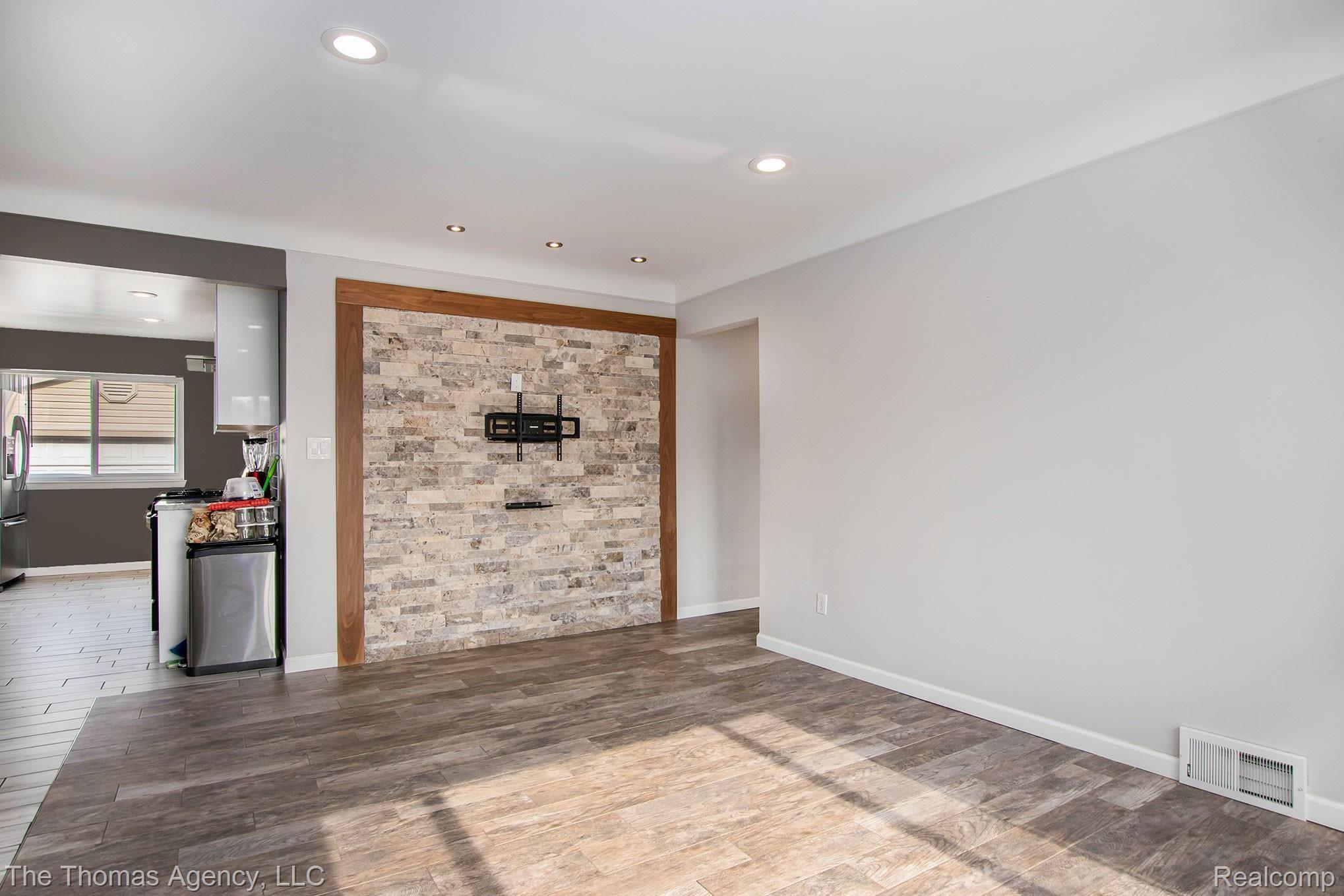 24674 Ridgecroft Avenue Eastpointe, MI 48021 - Photo 8 of 19 Living Room 2