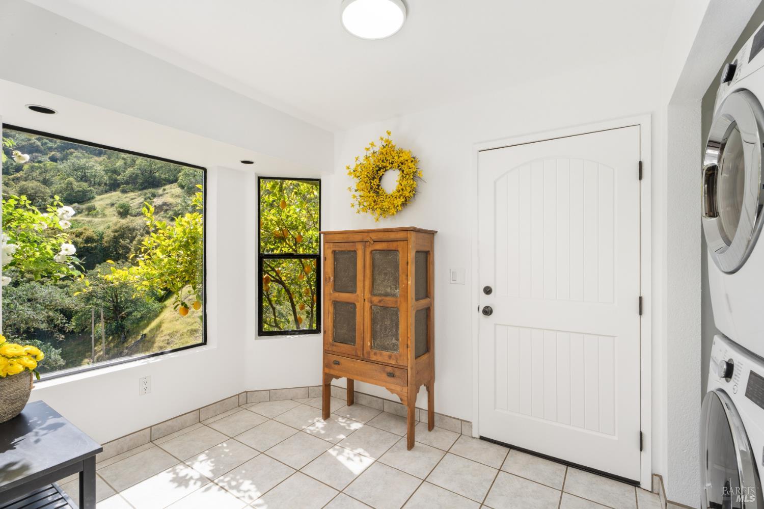 1455 Oak Knoll Road Ukiah, CA 95482 - Photo 14 of 54 Laundry and mud room.