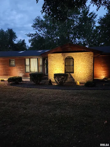 $165,000 | 601 Marteeny Street, Mount Vernon, IL 62864