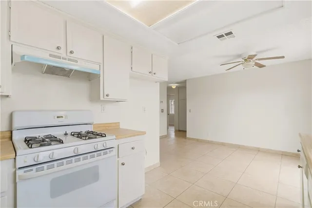 an empty room with a empty space and window