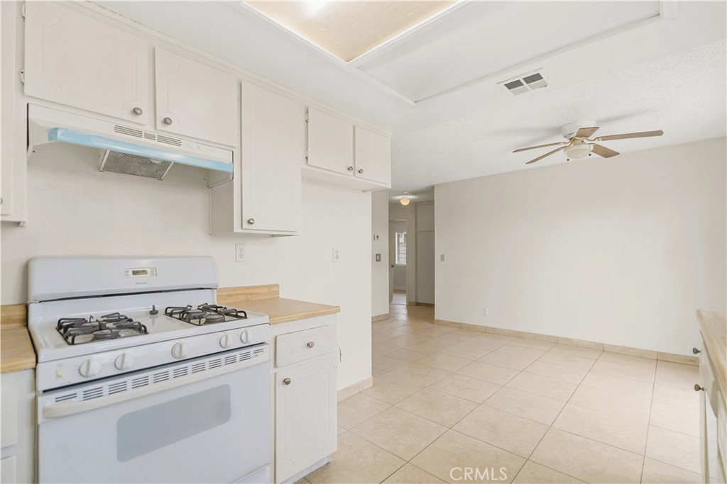 20209 Otoe Road Apple Valley, CA 92307 - Photo 22 of 32 a kitchen with cabinets and appliances