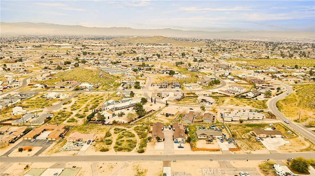 20209 Otoe Road Apple Valley, CA 92307 - Photo 9 of 32 a view of an ocean