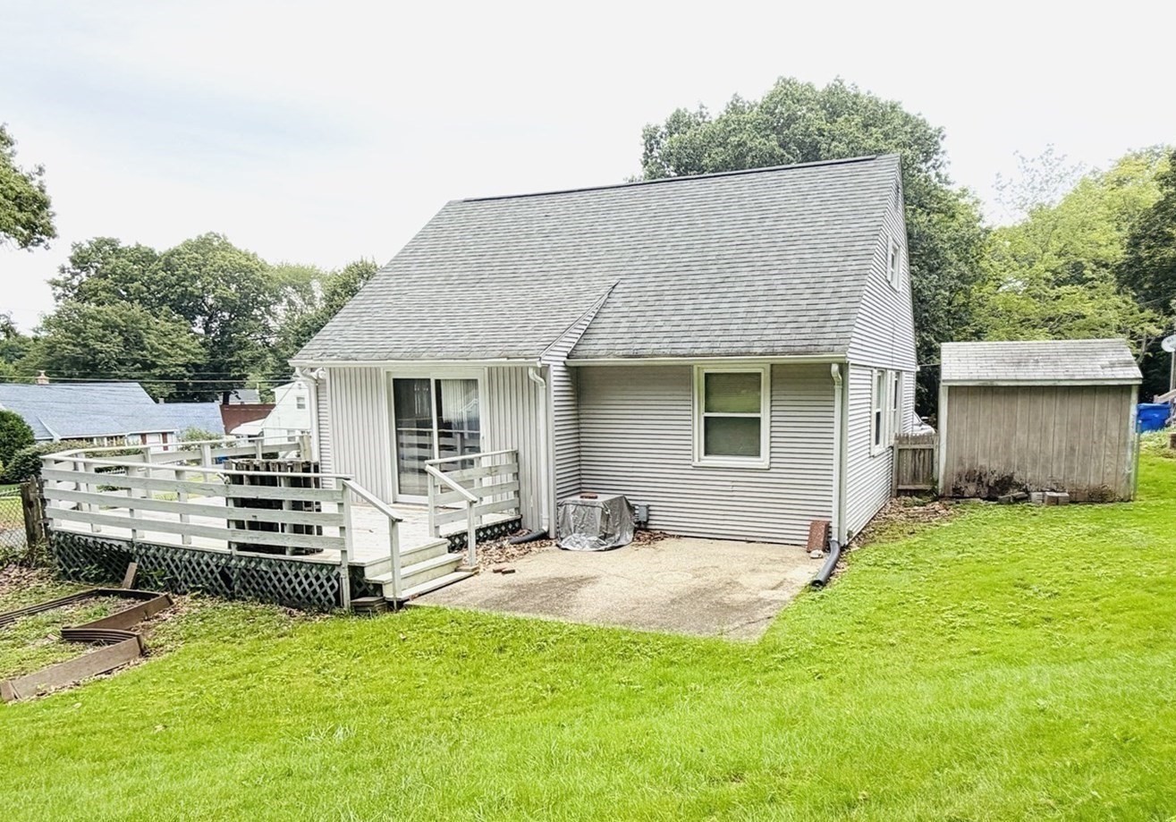 433 Gifford Street Springfield, MA 01118 - Photo 4 of 21 Gallery Image 4