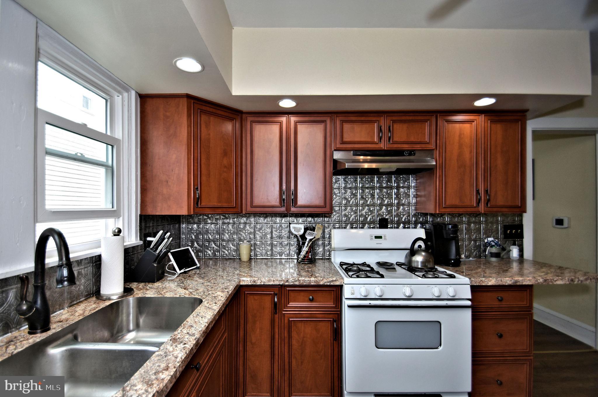 331 Oak Road Glenside, PA 19038 - Photo 5 of 25 Gallery Image 5