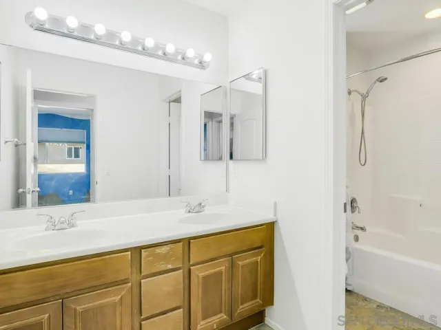 $1,075,000 | 460 Chardonnay Court, San Marcos, CA 92069