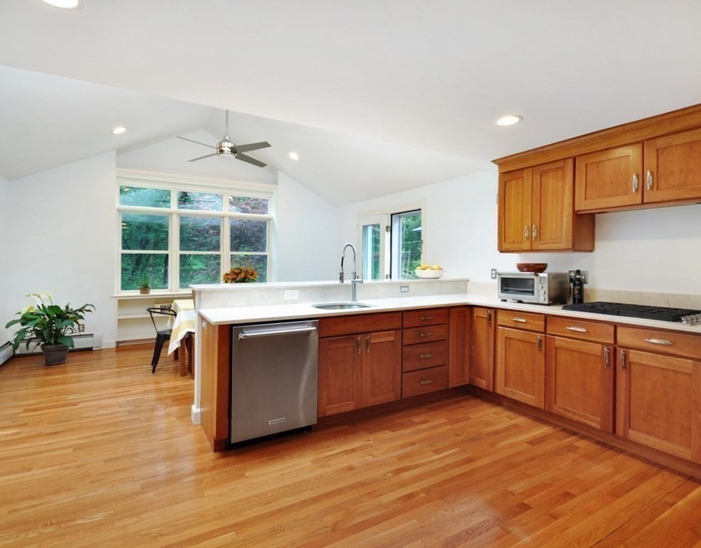 309 Lindsay Pond Road Concord, MA 01742 - Photo 6 of 38 Gallery Image 6