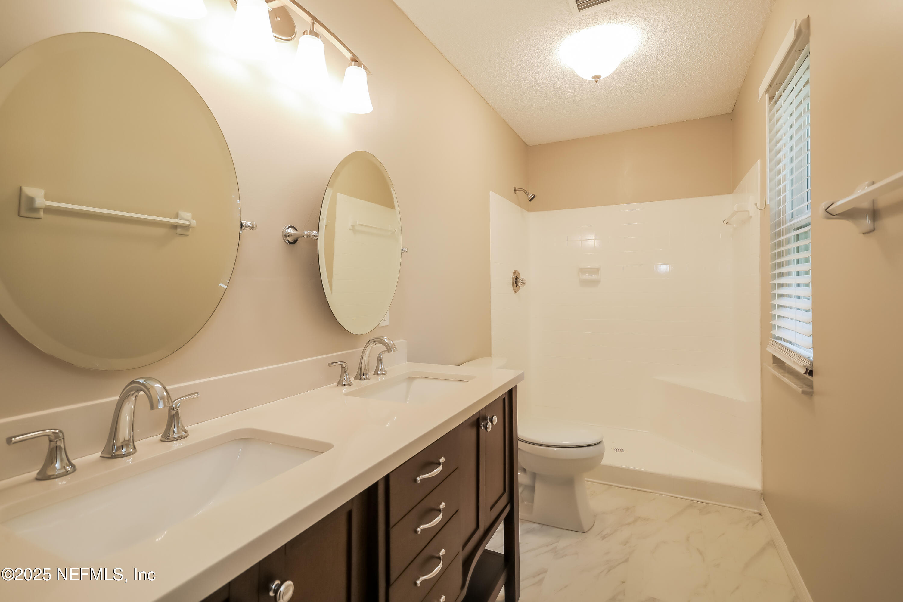 2158 Center Way Middleburg, FL 32068 - Photo 11 of 15 1000005.2158 Center Way - Main Bathroom