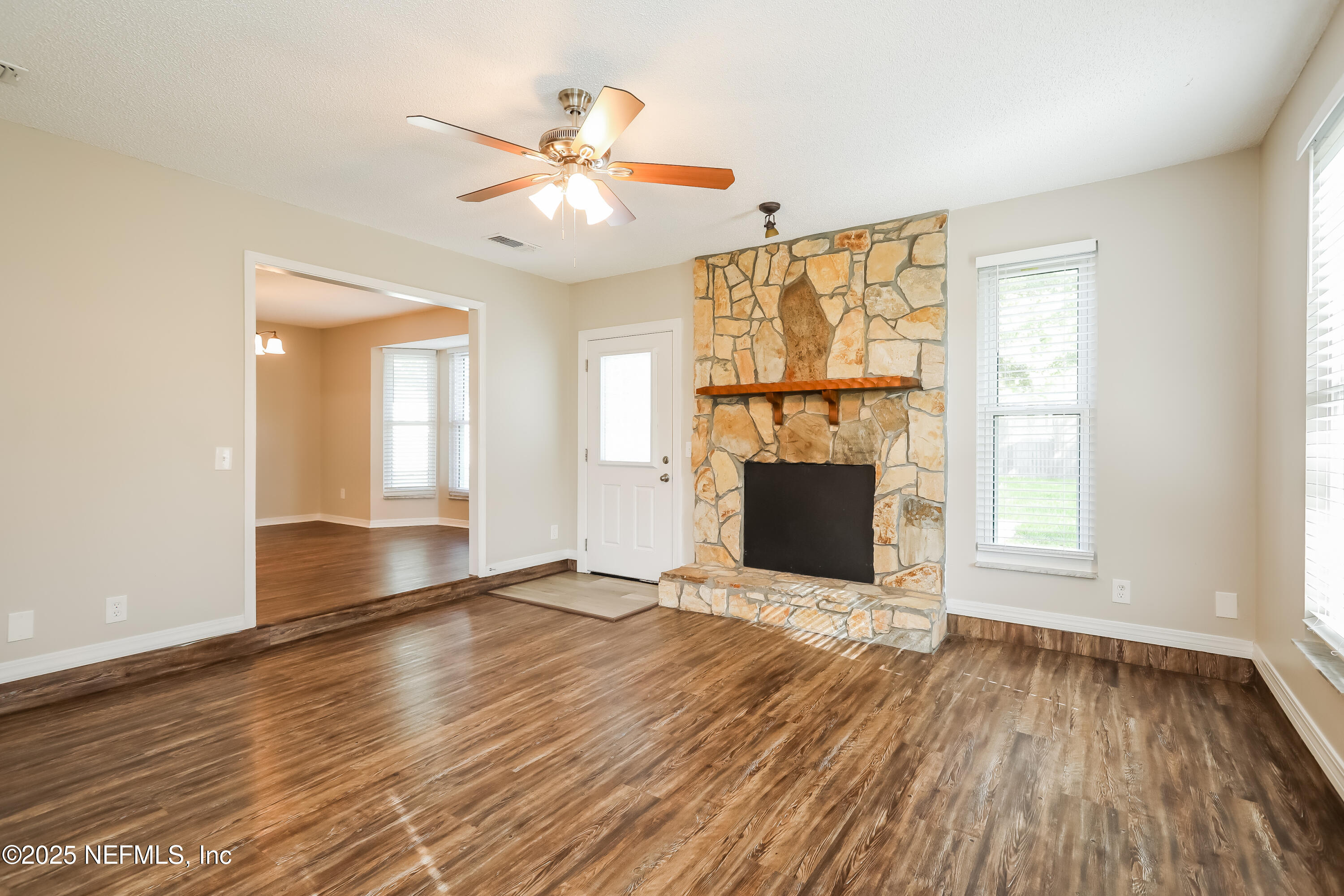 2158 Center Way Middleburg, FL 32068 - Photo 5 of 15 1000005.2158 Center Way - Living Room_1