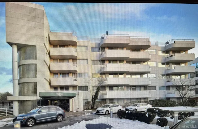 $629,800 | 88 Cutter Mill Road, Unit 308, Great Neck, NY 11021