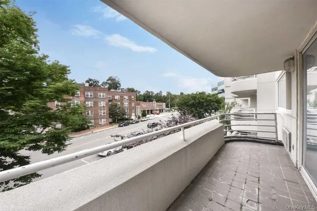 $629,800 | 88 Cutter Mill Road, Unit 308, Great Neck, NY 11021