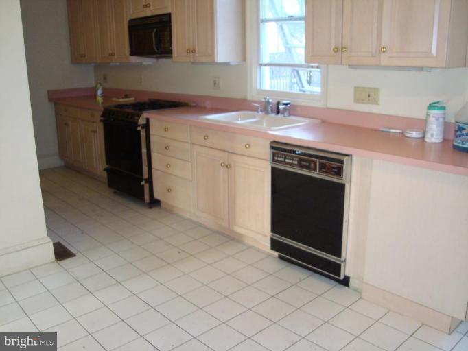 1415 Spring Street Silver Spring, MD 20910 - Photo 10 of 15 Kitchen